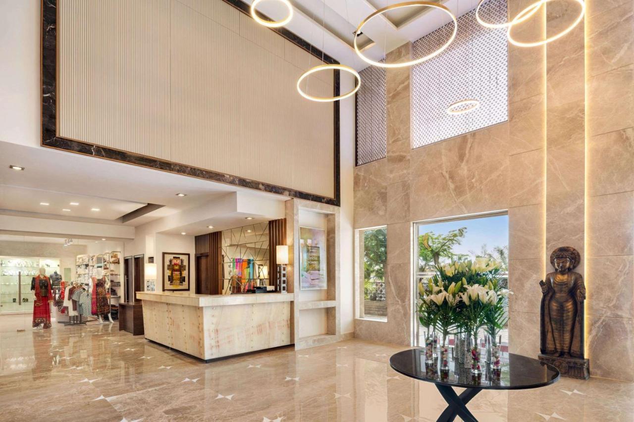 Отель Ramada By Wyndham Jaipur North Экстерьер фото