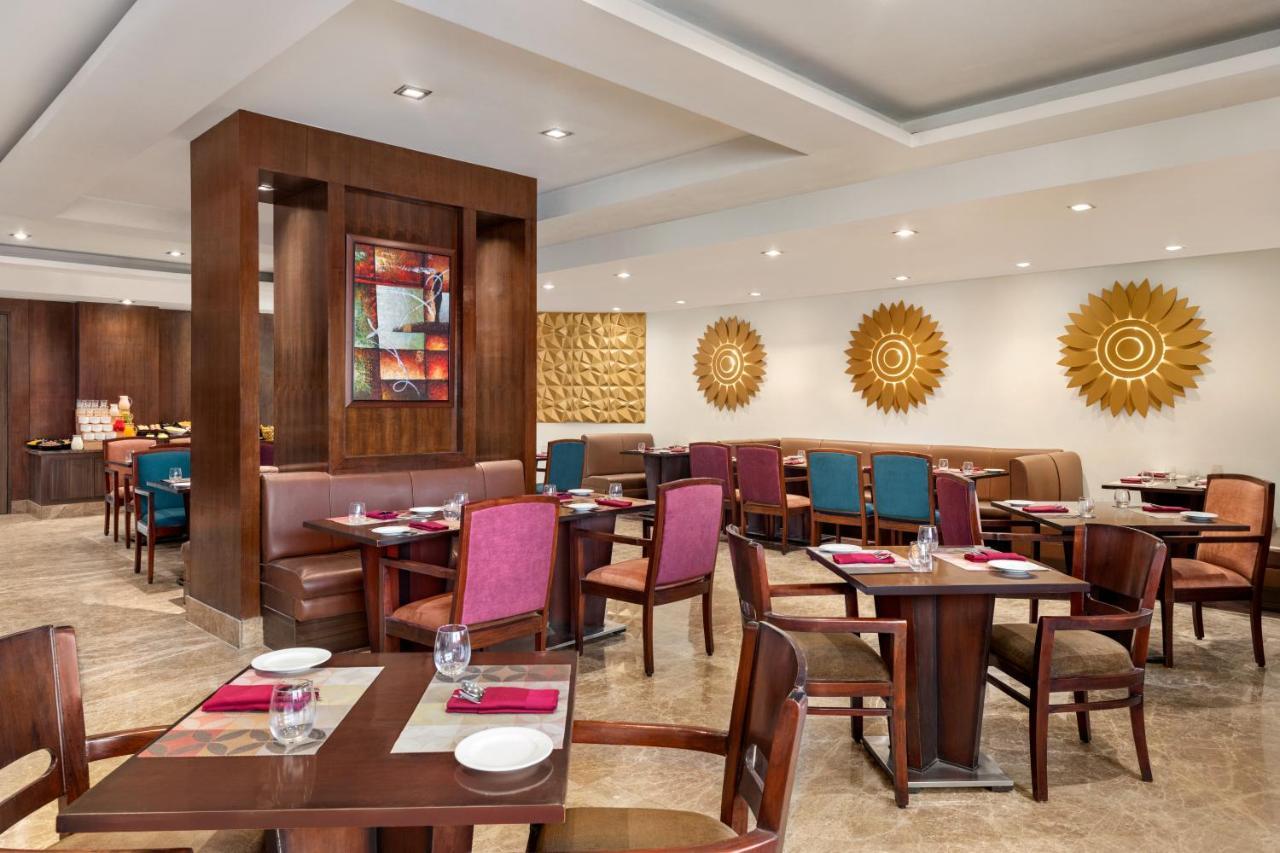 Отель Ramada By Wyndham Jaipur North Экстерьер фото