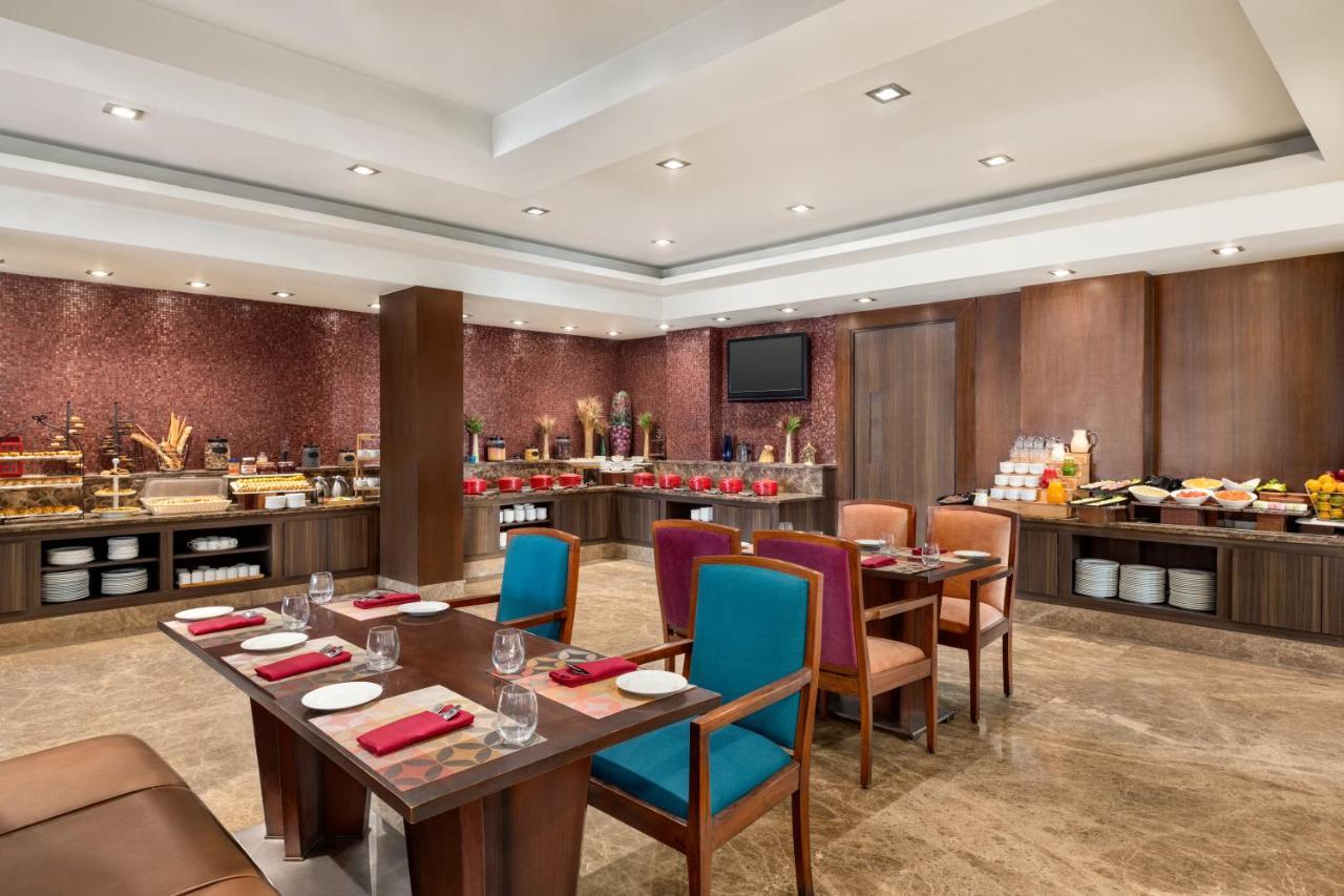 Отель Ramada By Wyndham Jaipur North Экстерьер фото