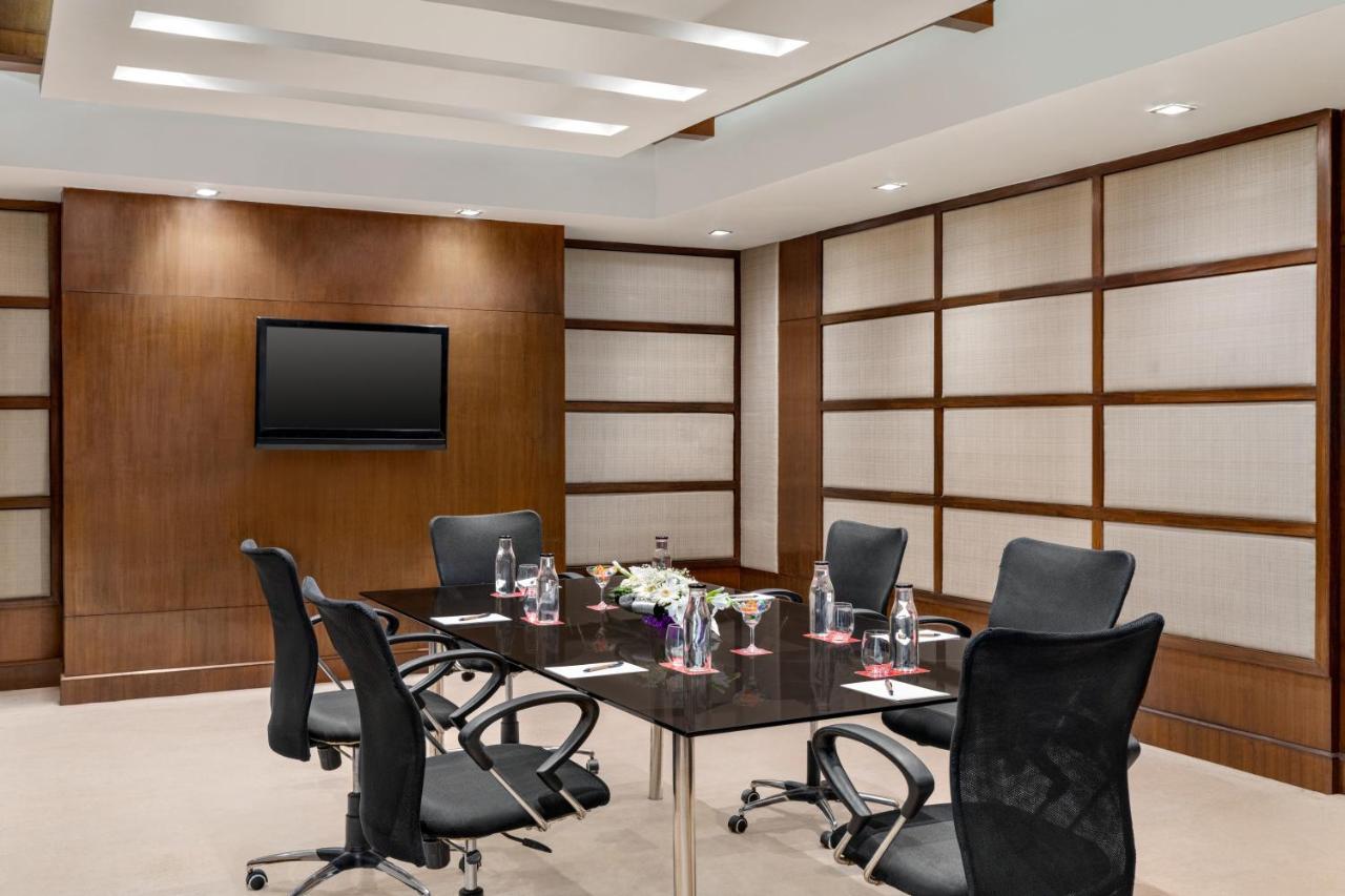 Отель Ramada By Wyndham Jaipur North Экстерьер фото
