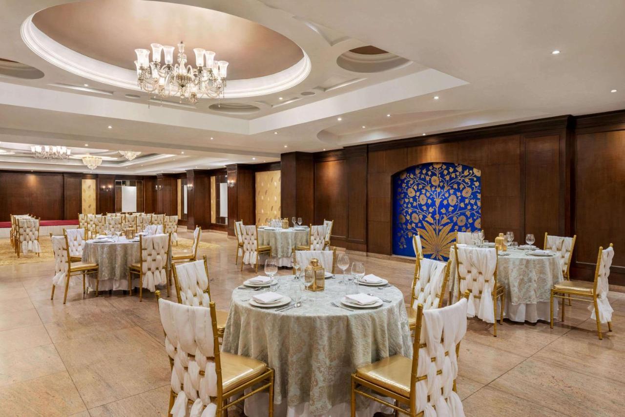 Отель Ramada By Wyndham Jaipur North Экстерьер фото