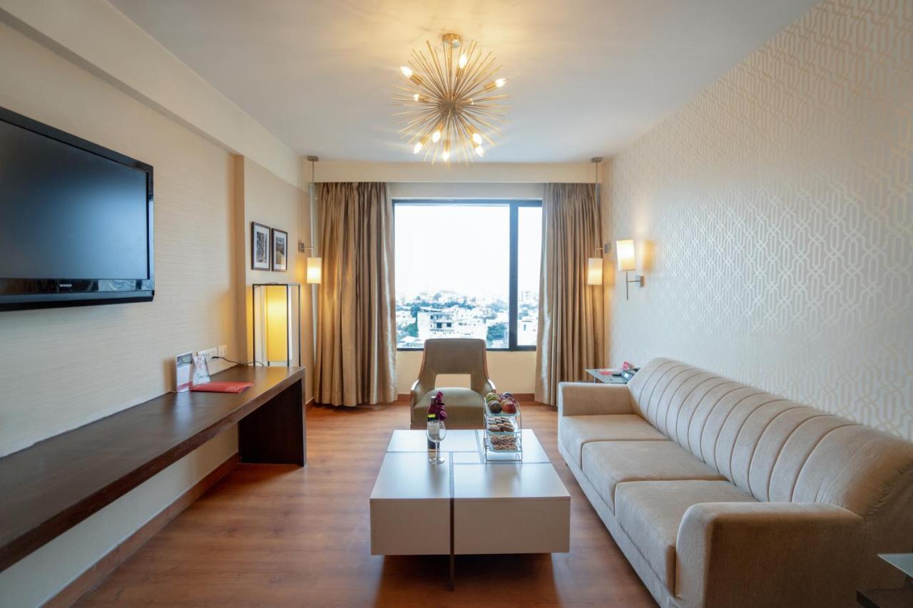 Отель Ramada By Wyndham Jaipur North Экстерьер фото