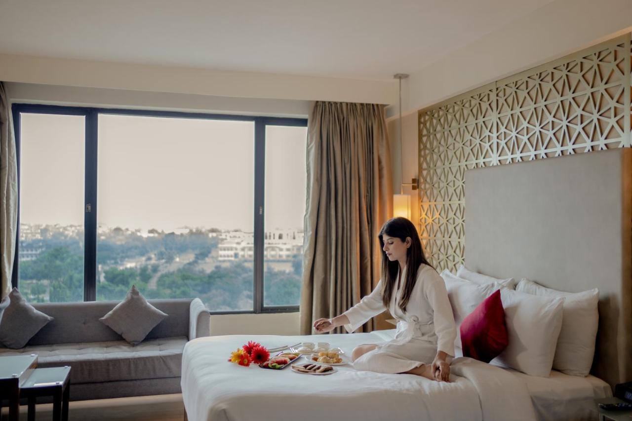 Отель Ramada By Wyndham Jaipur North Экстерьер фото